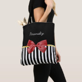 Schwarz-Weiß-Streifen mit kleinem roten Bogen und Tasche (Von Nahem)