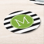 Schwarz-Weiß-Streifen Muster Grüne Monogramm Runder Pappuntersetzer (Angewinkelt)