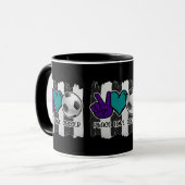 Schwarz-Weiß-Streifen Peace Liebe Soccer Tasse (Vorderseite Links)