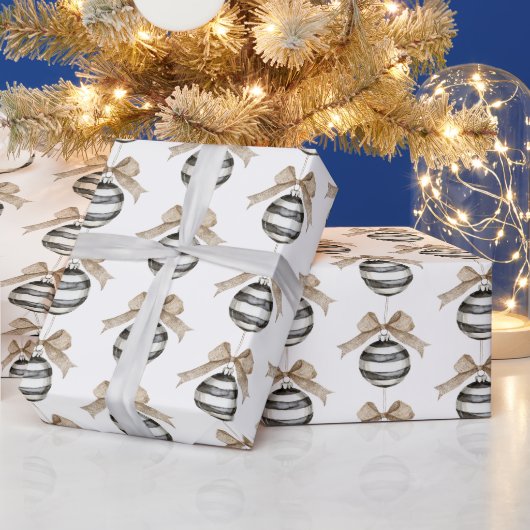 Schwarz Weiß Streifen Weihnachtsornament Geschenkpapier (Feiertage)