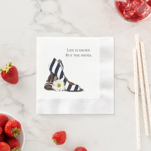 Schwarz-Weiß-Strippenpumpen mit Daisy Serviette (Beispiel)