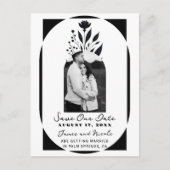 Schwarz-Weiß-Tal Blumen Moderne Save the Date Ankündigungspostkarte (Vorderseite)