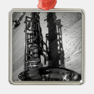 Schwarz-Weiß-Tenor-Saxophon Silbernes Ornament