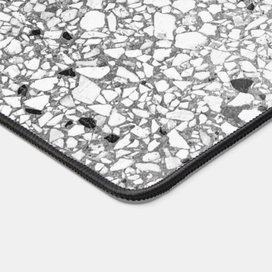 Schwarz-Weiß-Terrazzo-Textur Abstraktes Muster Schreibtischunterlage (Ecke)