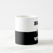 Schwarz-Weiß-Text und solide Farbgestaltung Kaffeetasse (Mittel)