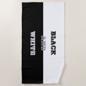 Schwarz-Weiß-Text und solide Farbgestaltung Strandtuch (Vorderseite)