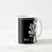 Schwarz-Weiß-Tiger-Gepäck-Anhänger dreimal wallet Kaffeetasse (VorderseiteRechts)