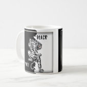 Schwarz-Weiß-Tiger-Gepäck-Anhänger dreimal wallet Kaffeetasse (Vorderseite Links)