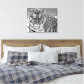 Schwarz-Weiß-Tiger Winterschnee im Foto Leinwanddruck (Insitu (Schlafzimmer))