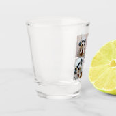 Schwarz-Weiß-Trendfoto-Collage mit Monogramm Schnapsglas (Links)