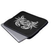 Schwarz-Weiß-Tribal-Krabbe Laptopschutzhülle (Vorne Knopf)