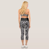 Schwarz-Weiß-Tropenleaf-Wiederholungsmuster Capri Leggings (Rückseite)