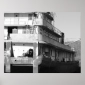 Schwarz-Weiß-Tugboat auf dem Gras 16x20 Poster (Vorne)