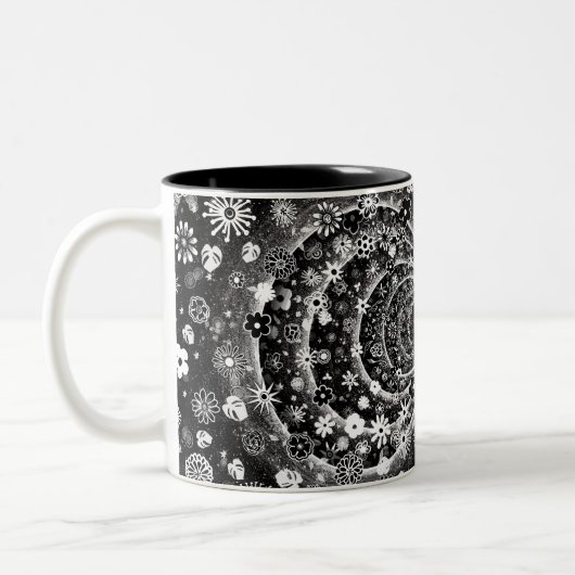 Schwarz-Weiß-Tunneldesign Zweifarbige Tasse (Links)