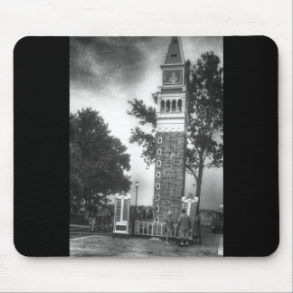 Schwarz-Weiß-Turm Mousepad