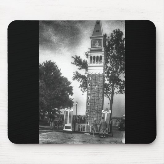 Schwarz-Weiß-Turm Mousepad (Vorne)