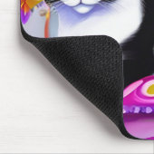 Schwarz-Weiß-Tuxedo-Katze auf Kissen Mousepad (Ecke)