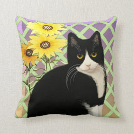 Schwarz-Weiß Tuxedo Katze im Garten Kissen