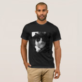 Schwarz-Weiß-Tuxedo-Katze T-Shirt (Vorne ganz)
