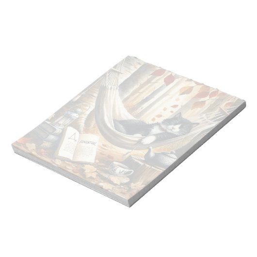 Schwarz-Weiß Tuxedo Katze Traumhaft für Abenteuer Notizblock (Rotiert)