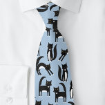 Schwarz-Weiß Tuxedo Katzen Blau Krawatte<br><div class="desc">Fun tuxedo Katzenmuster auf einem frischen Himmelblau Hintergrund. Ideal für Tierfreunde und Katzen.</div>