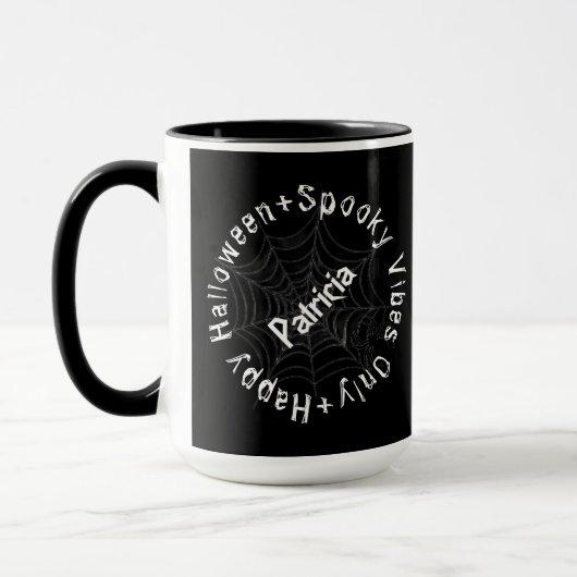 Schwarz-Weiß-Typografie Spooky Happy Halloween Tasse (Links)