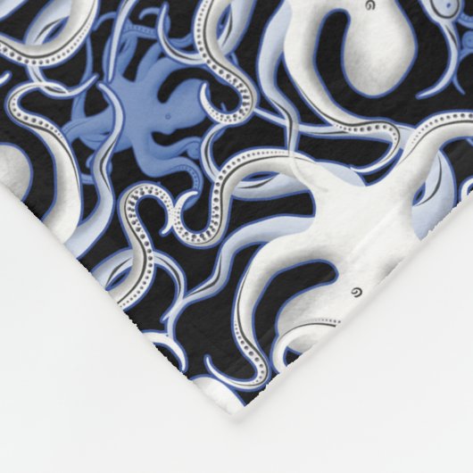 Schwarz, Weiß und Blauer Oktopus Nahtloses Muster Fleecedecke (Ecke)