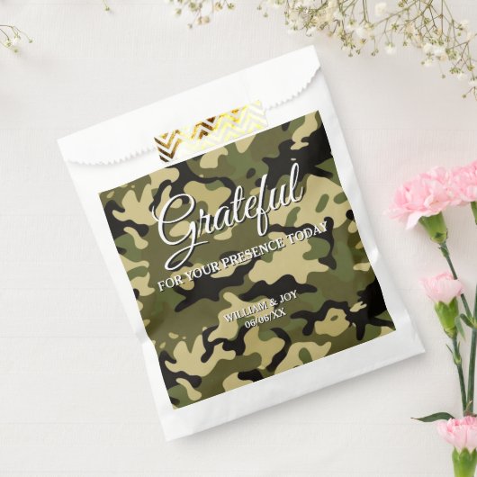 Schwarz, Weiß und Grau Camouflage Dankbar Geschenktütchen (Versiegelt)