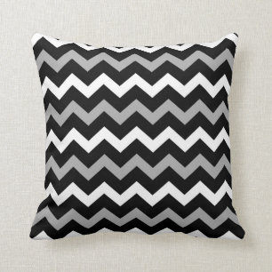 Schwarz Weiß und Grau Chevron Druckmuster Kissen