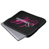 Schwarz Weiß und Hot Pink Fancy Script Monogramm Laptopschutzhülle (Vorne Knopf)