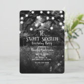 Schwarz-weiß verzauberte Waldlichter Süß 16 Party Einladung (Stehend Vorderseite)