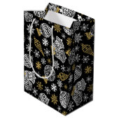 Schwarz-Weiß-Weihnachten Mittlere Geschenktüte (Rückseite Schrägansicht)