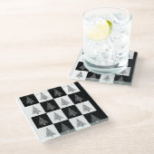 Schwarz-Weiß-Weihnachtsbäume Glasuntersetzer (Schrägansicht)