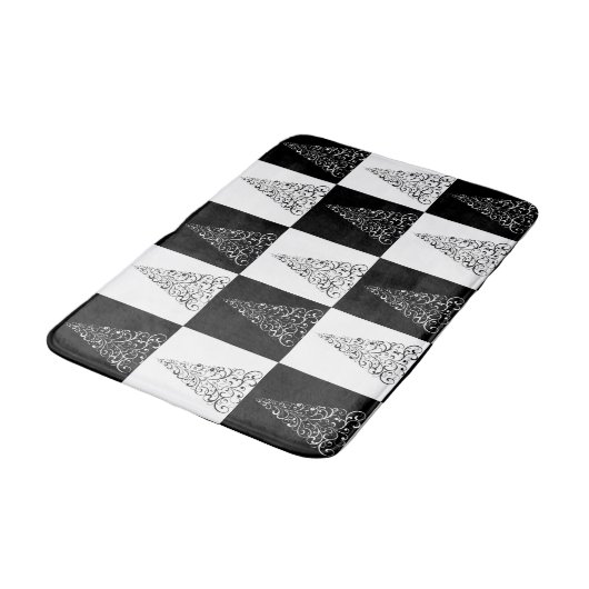 Schwarz-Weiß-Weihnachtsbaummuster Badematte (Schrägansicht)