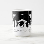 Schwarz-Weiß-Weihnachtskrippe Benutzerdefinierter Kaffeetasse (Mittel)
