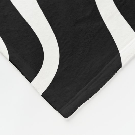 Schwarz-Weiß-Wellenbrecher-Muster Fleecedecke (Ecke)