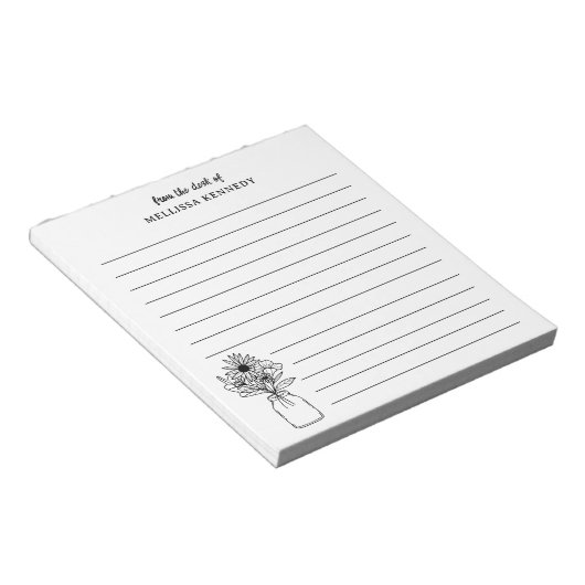 Schwarz-Weiß-Wildblume am Schreibtisch Notizblock (angewinkelt)