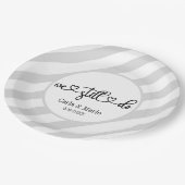 Schwarz & Weiß wir verlängern uns noch immer. Pappteller (Schrägansicht)