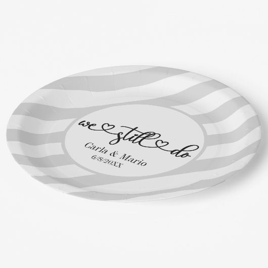 Schwarz & Weiß wir verlängern uns noch immer. Pappteller (Schrägansicht)