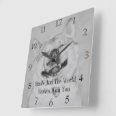 Schwarz-Weiß-Witz des Aita-Lächelhundes Quadratische Wanduhr (Winkel)