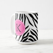 Schwarz-Weiß-Zebra-Monogramm-Druck mit Hot-Rosa Kaffeetasse (Vorderseite Links)