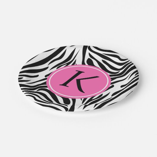 Schwarz-Weiß-Zebra-Monogramm-Druck mit Hot-Rosa Pappteller (Schrägansicht)