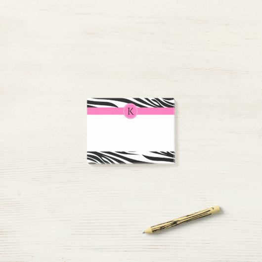 Schwarz-Weiß-Zebra-Monogramm-Druck mit Hot-Rosa Post-it Klebezettel (Auf Schreibtisch)