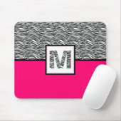 Schwarz-Weiß-Zebra-Print-Monogramm | Heiß rosa Mousepad (Mit Mouse)