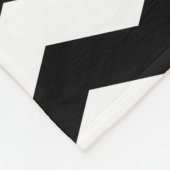 Schwarz-Weiß-Zickzack Monogramm-Design Fleecedecke (Ecke)