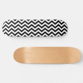 Schwarz-Weiß-Zickzack Muster Skateboard (Horizontal)