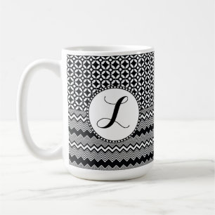 Schwarz-Weiß-Zig-Zags, Retro-Medallion-Monogramm Kaffeetasse