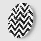 Schwarz-weiß Zigzag Chevrons Muster Große Wanduhr (Winkel)