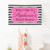 Schwarz-Weiß-Zigzag mit Hot-Pink-Brautparty Banner (Insitu)