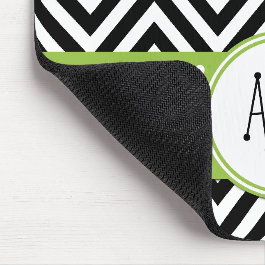 Schwarz-Weiß-Zigzag-Muster, Monogramm Mousepad (Ecke)